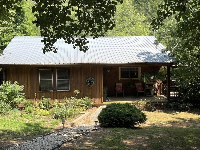 Building Photo - 3393 Mobile Rd Rental