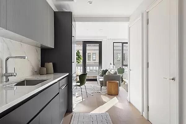 Photo - 300 W 30th St Unidad 9