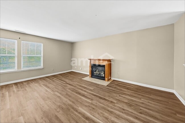 Photo - 1909 Southernwood Ln