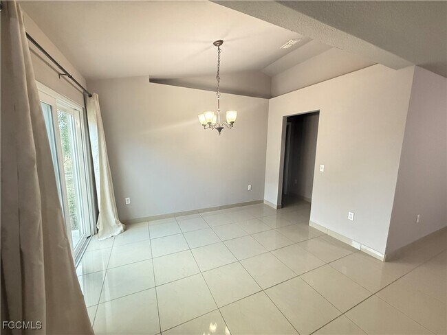 Photo - 3207 54th St W