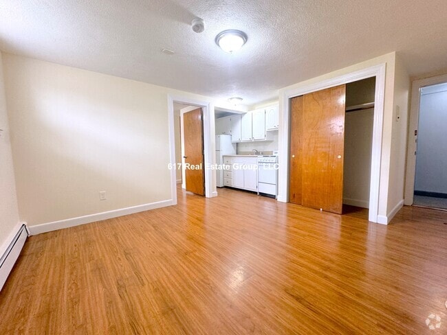Building Photo - 176 N Beacon St Rental