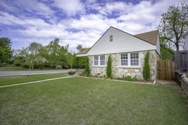 Photo - 721 NW 46th St