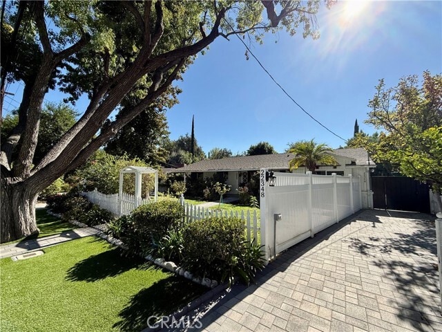 Photo - 22346 Burbank Blvd