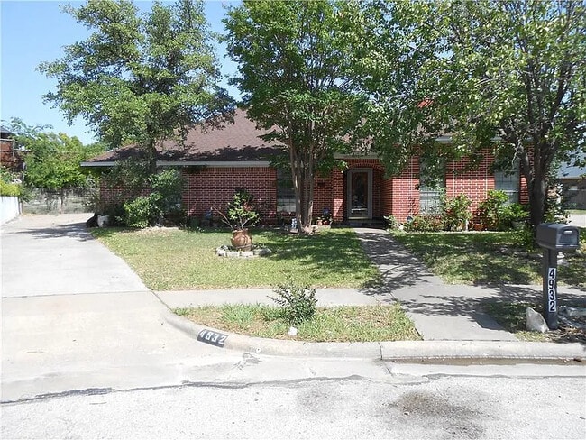Photo - 4932 Longwood Ct