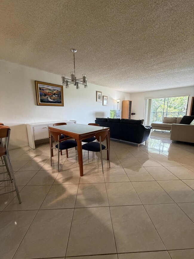 Building Photo - 16141 Blatt Blvd Unit 408