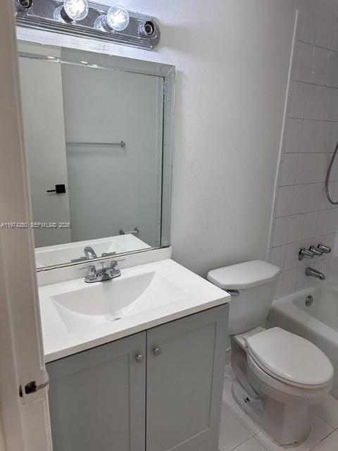 Building Photo - 18051 NW 68th Ave Unit J104