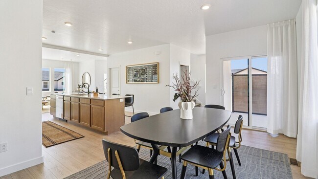 Photo - 513 E Levengrove Dr