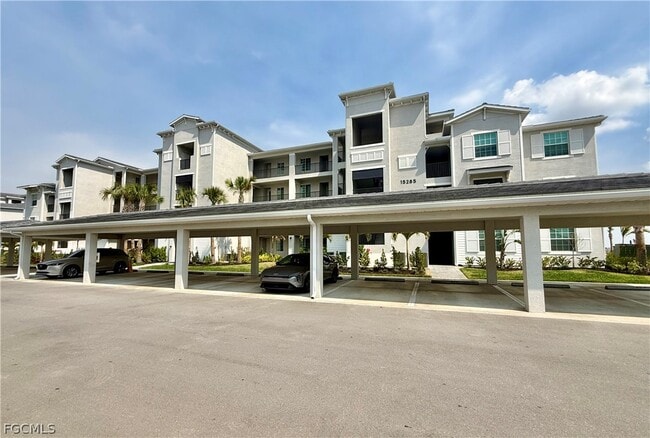 Building Photo - 15285 Grn Acrs Ave Unit 415