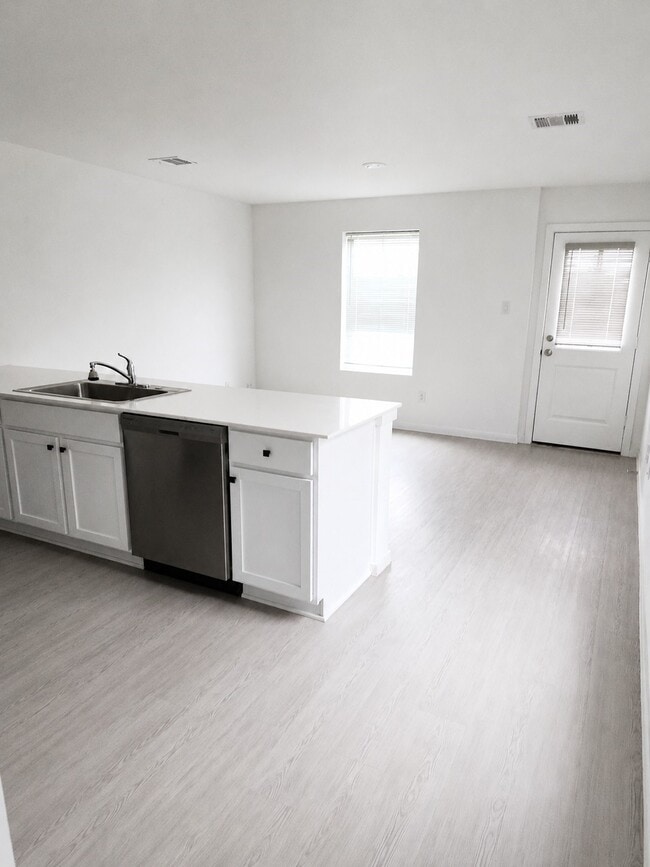 Photo - 18242 Via Aurelia Dr