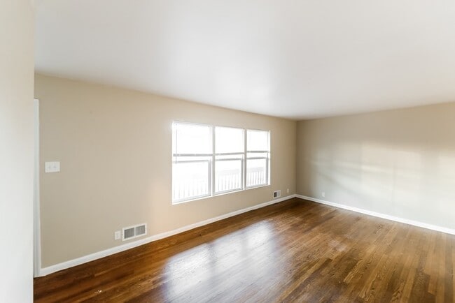 Photo - 1533 Heron Dr