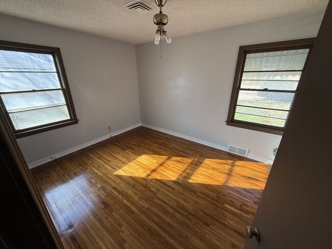 Photo - 1036 College Ln