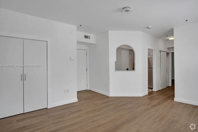 Building Photo - 747 Michigan Ave Rental