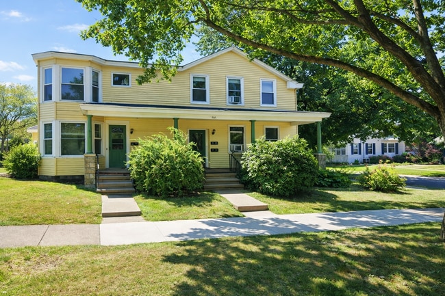 Photo - 222 W 3rd St Unidad 3