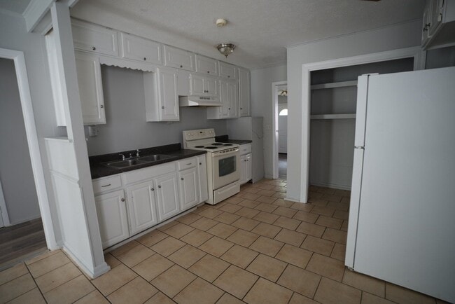 Photo - 1005 Ladiga St SE