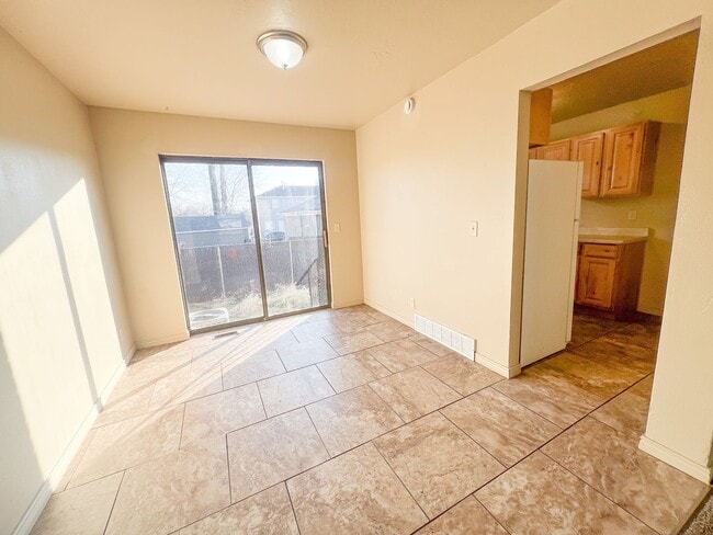 Photo - Spacious 3 Beds 1 Bath Townhouse Unit APT 2