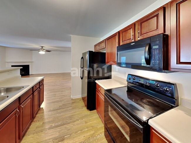Photo - 1042 Vanguard Dr
