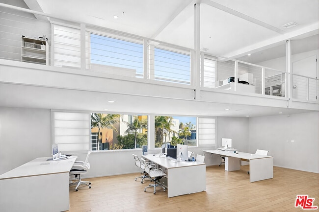 Photo - 2100 Abbot Kinney Blvd Unidad 7