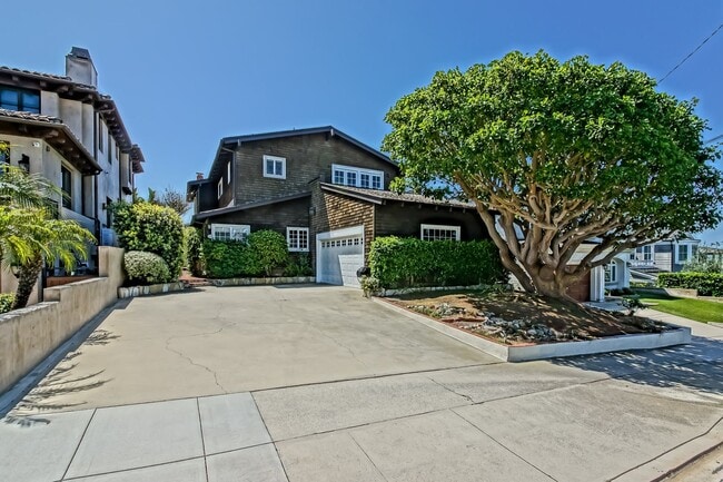 Building Photo - AVAILABLE FOR 3 MONTHS (OR MORE TBD) - CHARMING & FULLY FURNISHED, HILLTOP HOME W/ LARGE REAR YAR...