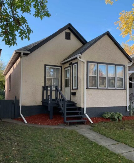 Photo - 346 Lipton St