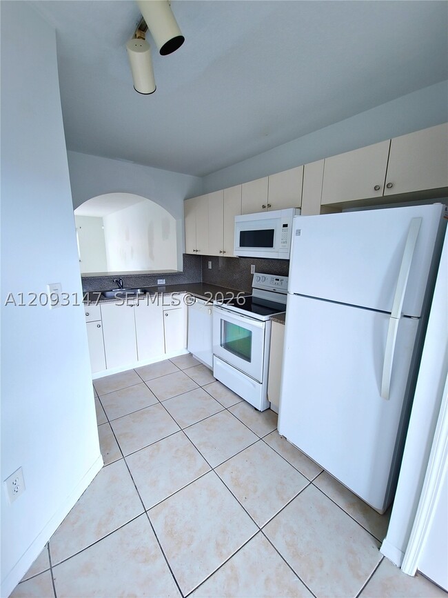 940 NE 33rd Terrace Unit 102