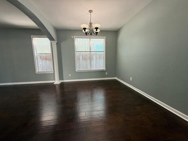 Photo - 1173 Island Pl E