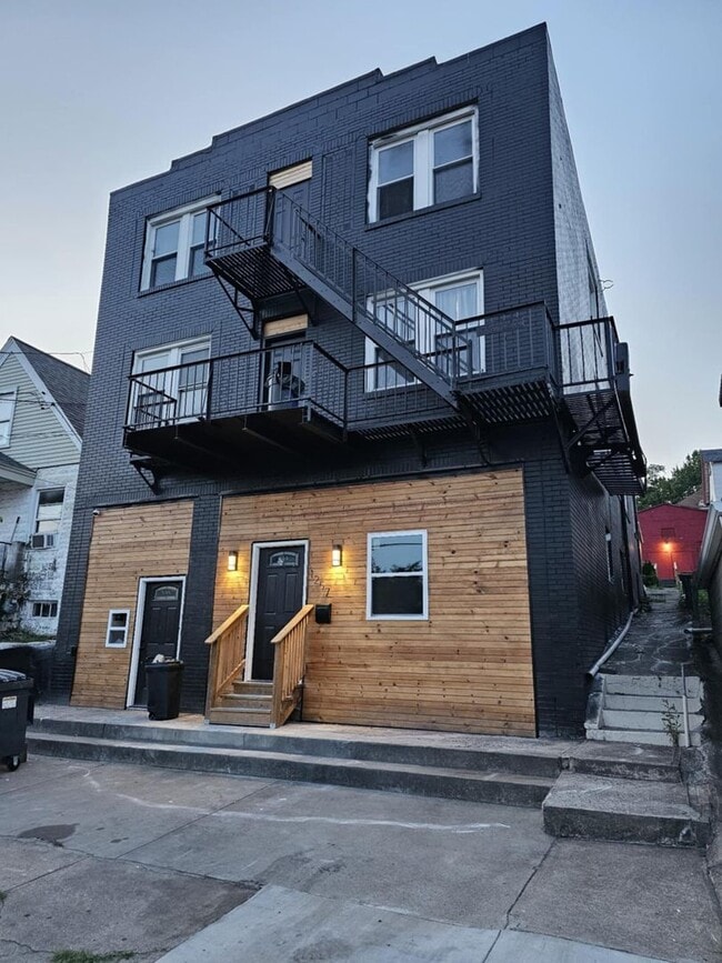 Building Photo - 1257 8th Ave Unit 1257 8th Avenue ( 4) Rental