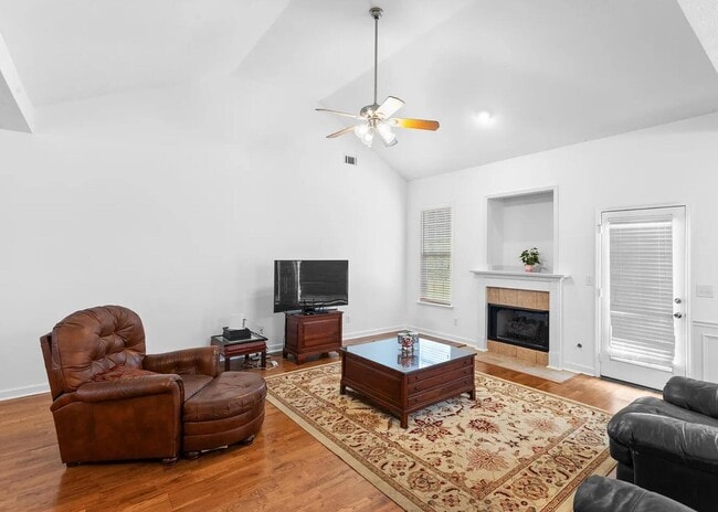 Photo - 3513 Seneca Ave