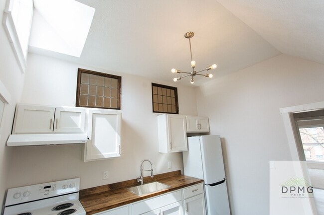 Photo - 322 E Hillsdale St Unit 2