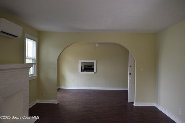 Photo - 658 Young St Unit 4