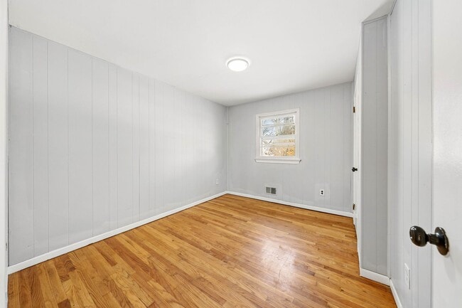 Photo - Huge House With Oversized Bedrooms!