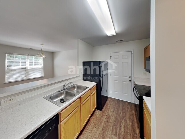 Photo - 121 Whitby Dr