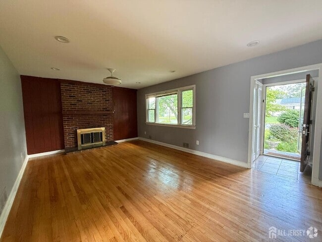 Building Photo - 869 Gates Ave Rental
