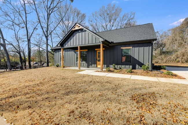 Photo - 319 Bledsoe St