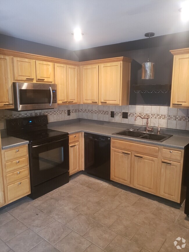 Building Photo - 7603 E 95th Ter Rental