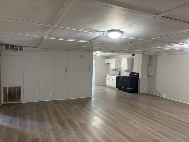 Photo - 6139 Belcrest St