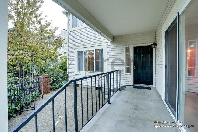 Photo - 10909 Avondale Rd NE