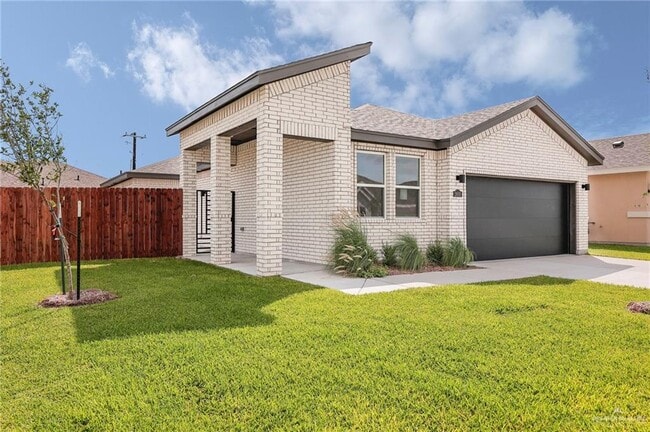 Photo - 18 N Day Lily Ave