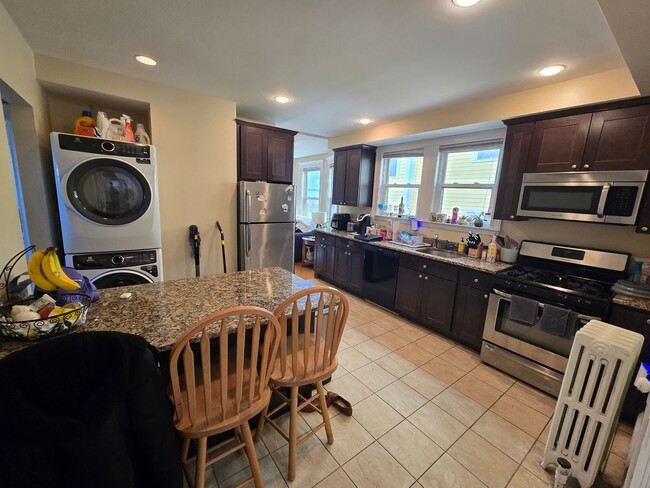 Building Photo - 3 bed/2 bath in Brighton