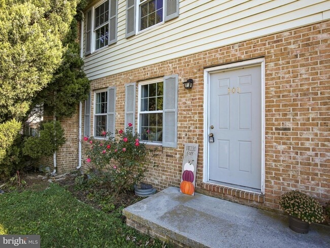 Building Photo - 305 Buckingham Dr Rental