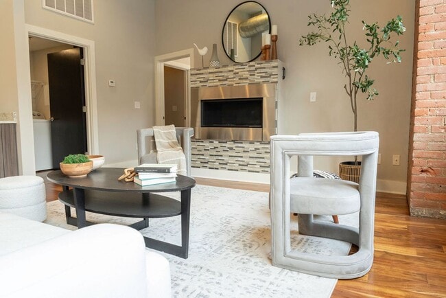 Building Photo - Erie Building Unit 204