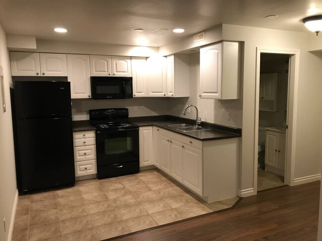 Photo - 19165 68A Av Unit Basement