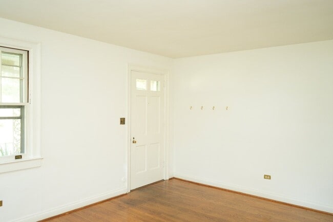 Photo - 700 Grove Ave Unit Apt #A