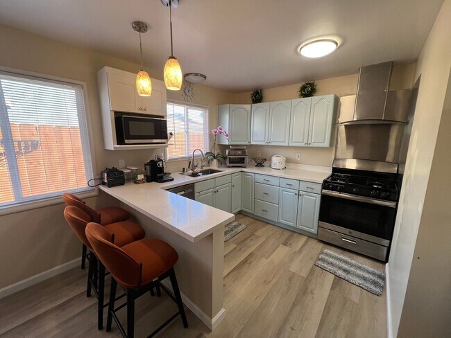 Photo - Home minutes from the beach