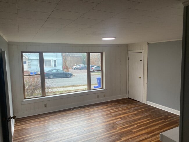 Building Photo - 49 Chase St Unit 1 Rental