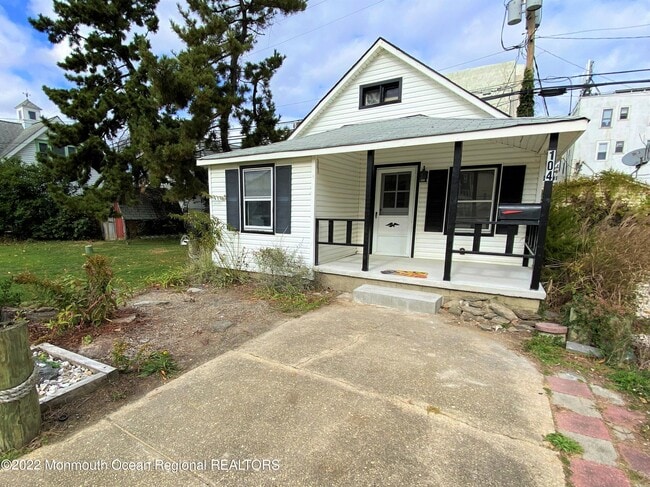 Building Photo - 104 11th Ave