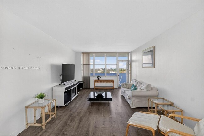 7441 Wayne Ave Unit 8J