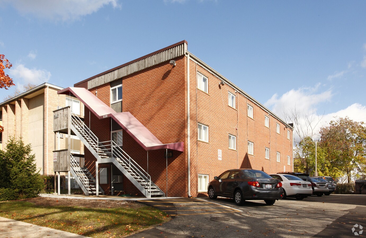 Photo - 839 Tappan St