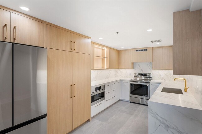 Photo - 75-83-83 Cambridge Pkwy Unidad 101