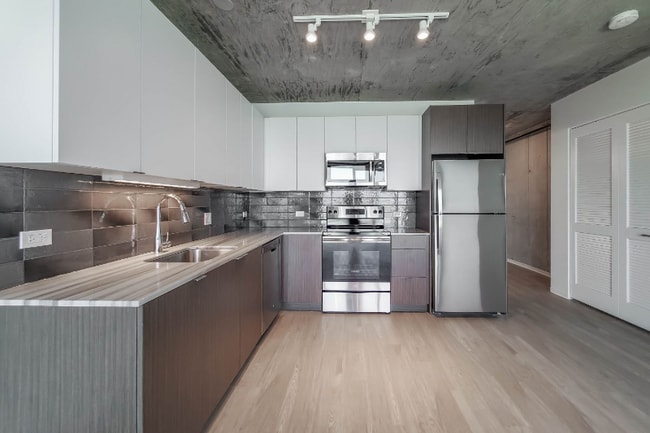 Building Photo - 2113 S Wabash Ave Rental