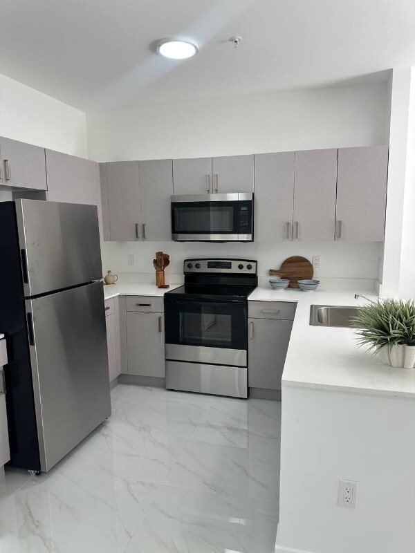 Photo - 1453 W 29th St